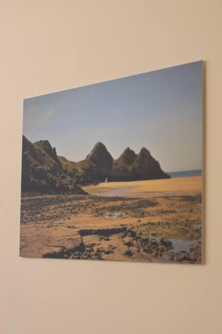 Luxe Living City Apartment - Beach, Wifi, Parking Swansea Bagian luar foto